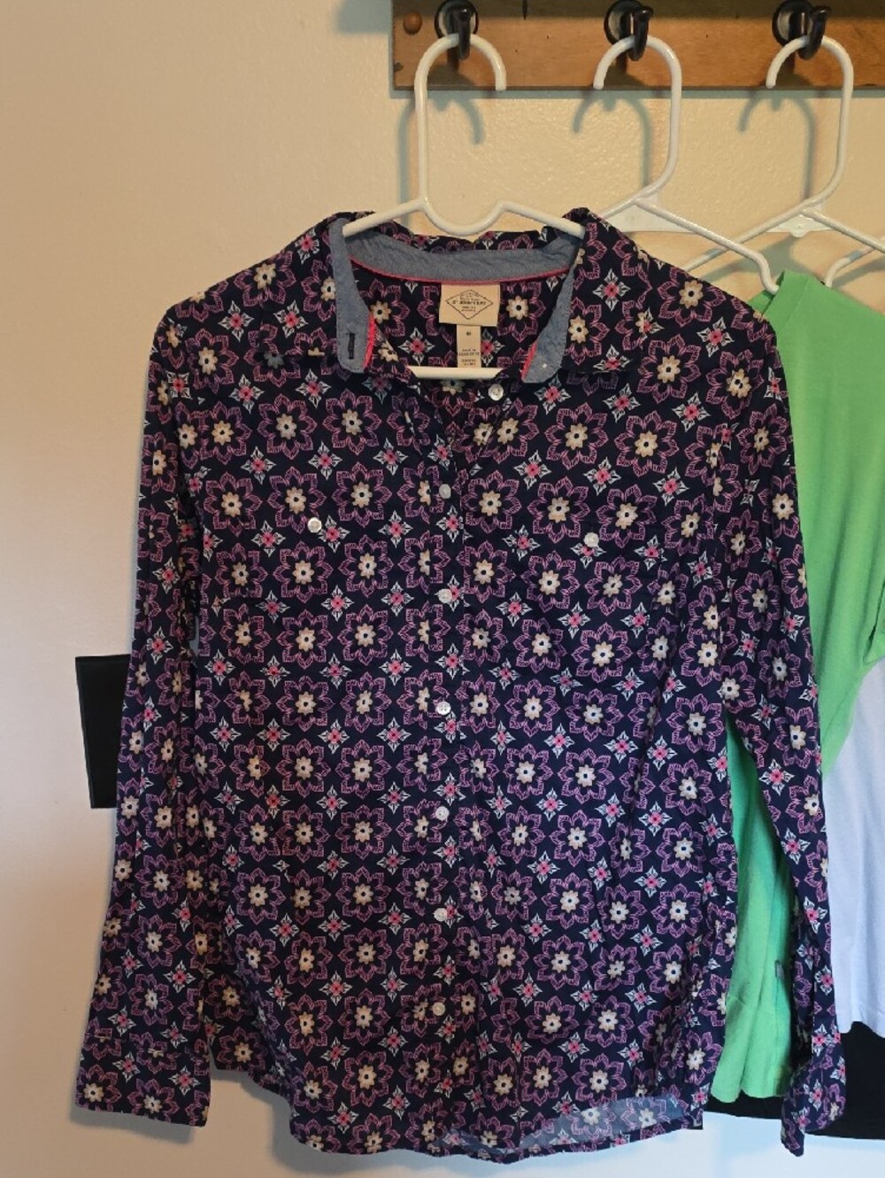 Womens Bundle Sz Med 4 Shirts - Picture 2 of 12